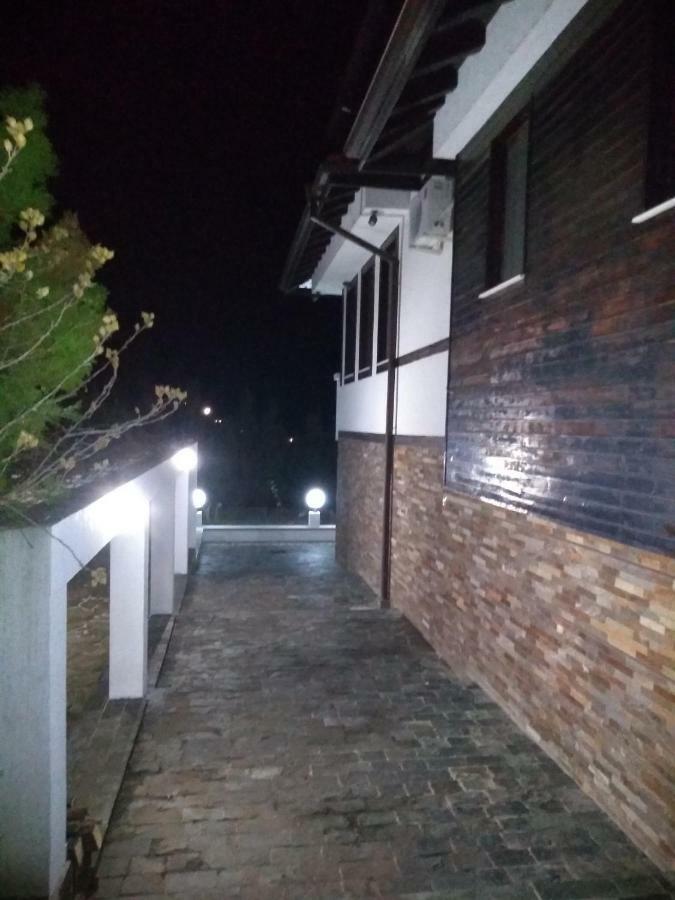 Къща За Гости "Мечта" Lyutibrod Exteriör bild